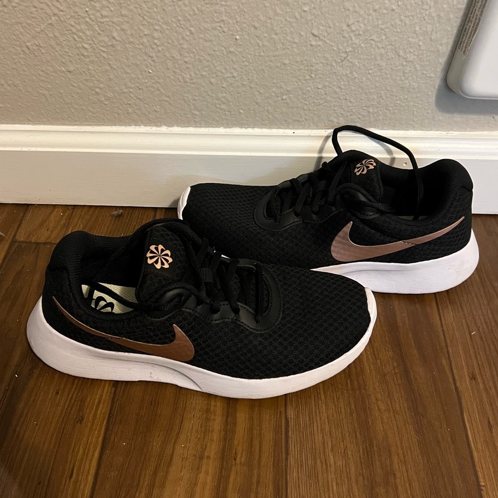 Black Nikes with Rose Gold size 8